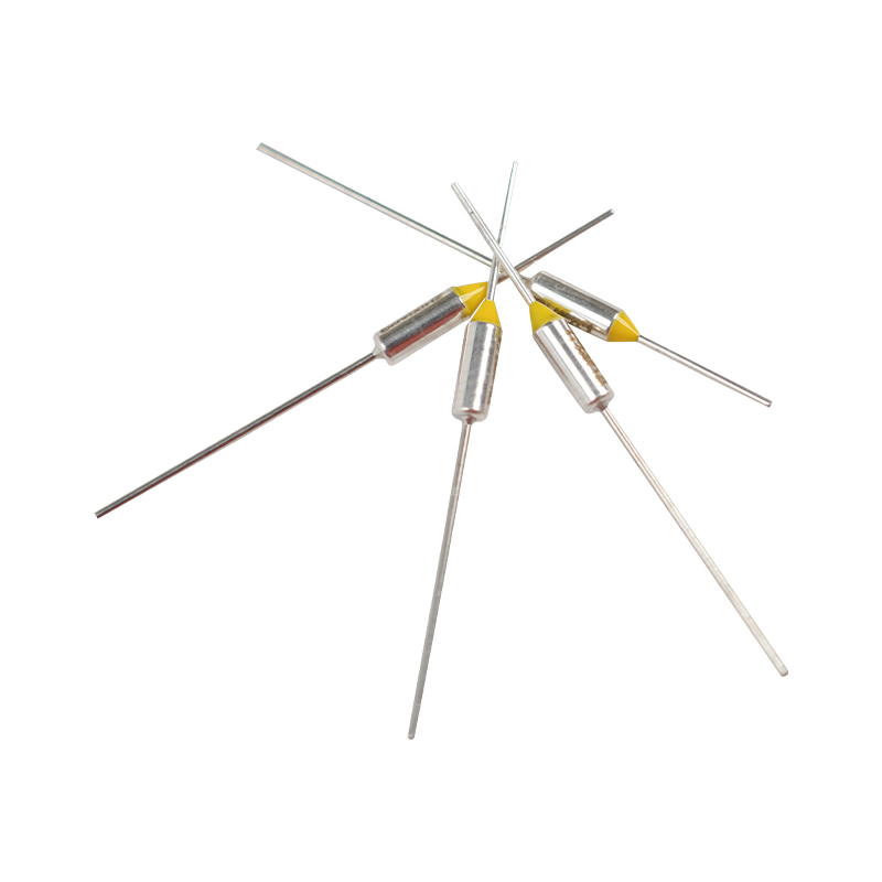 Einweg-Thermosicherung. Einmalige, nicht wiederherstellbare Thermosicherung in kleinen Haushaltsgeräten Einweg-Thermosicherung. Einmalige, nicht wiederherstellbare Thermosicherung in kleinen Haushaltsgeräten